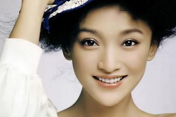 埋線和壓<a href=http://www.bolangguoji.com/listinfo-724-0.html target=_blank class=infotextkey>雙眼皮</a>的主要差別在哪 壓<a href=http://www.bolangguoji.com/listinfo-724-0.html target=_blank class=infotextkey>雙眼皮</a>的特點