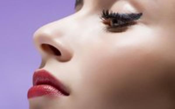 自體脂肪<a href=http://www.bolangguoji.com/listinfo-737-0.html target=_blank class=infotextkey>隆鼻</a>的缺點