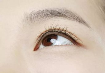 做完埋線<a href=http://www.bolangguoji.com/listinfo-724-0.html target=_blank class=infotextkey>雙眼皮</a>能化妝嘛