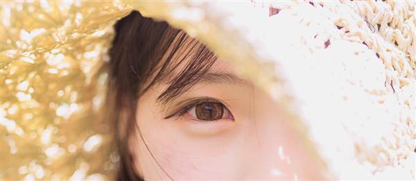 如何改善眼瞼凹陷