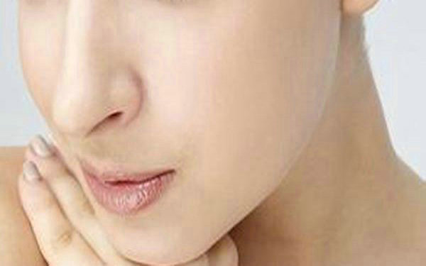 面部刮痧真的能<a href=http://www.bolangguoji.com/listinfo-631-0.html target=_blank class=infotextkey>瘦臉</a>嗎?
